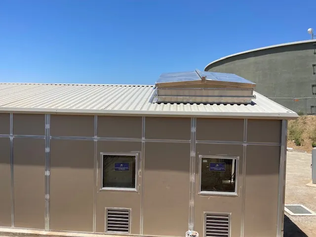 Roof hatch installed on a modular building