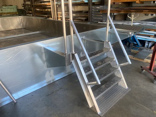 Triple roof hatch with integrated access stairs